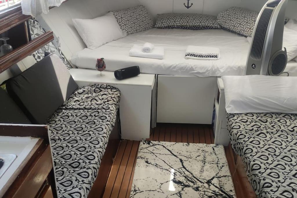 Precioso Barco En Barcelona Ξενοδοχείο Μπαδαλόνα Εξωτερικό φωτογραφία