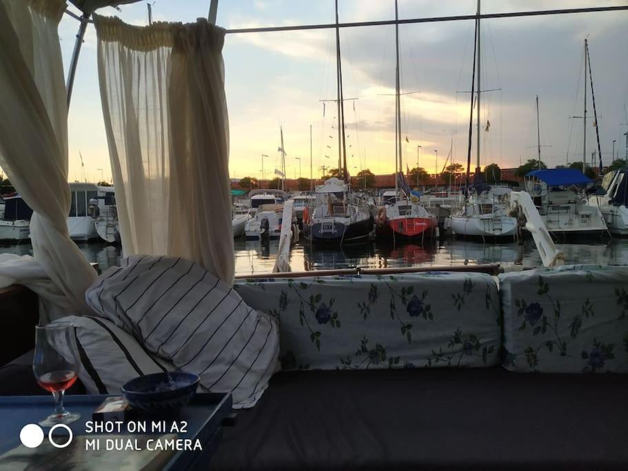 Precioso Barco En Barcelona Ξενοδοχείο Μπαδαλόνα Εξωτερικό φωτογραφία