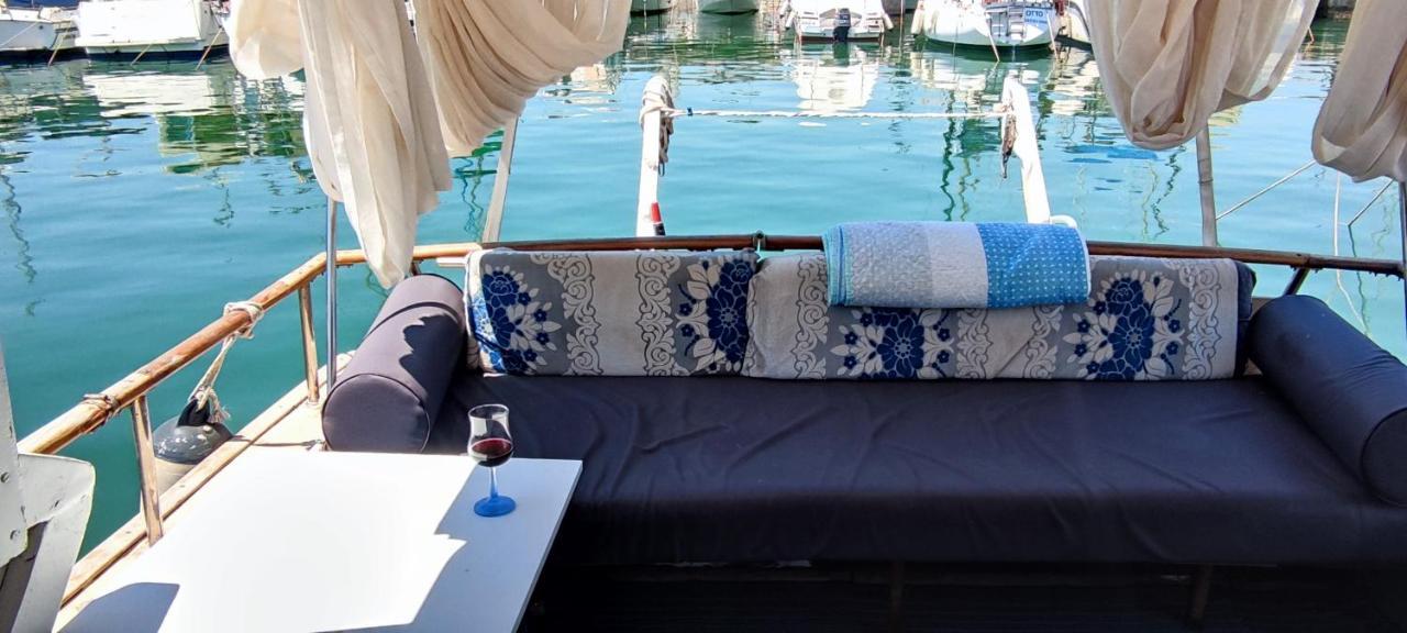 Precioso Barco En Barcelona Ξενοδοχείο Μπαδαλόνα Εξωτερικό φωτογραφία